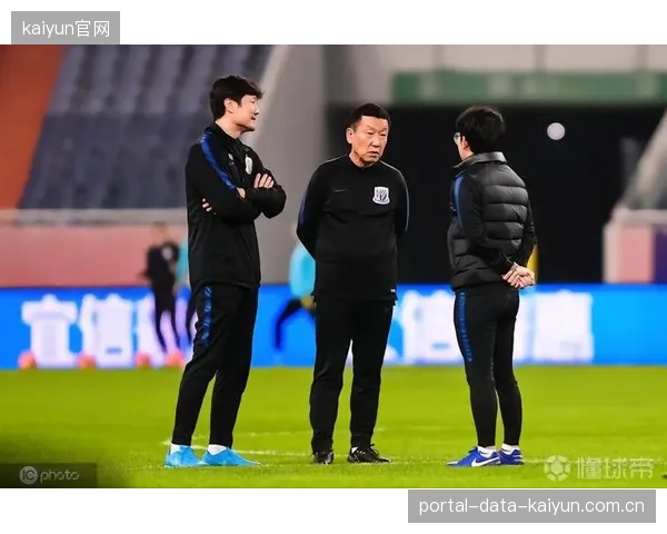 破除小组赛魔咒成首要任务，球队心理建设面临重大考验。